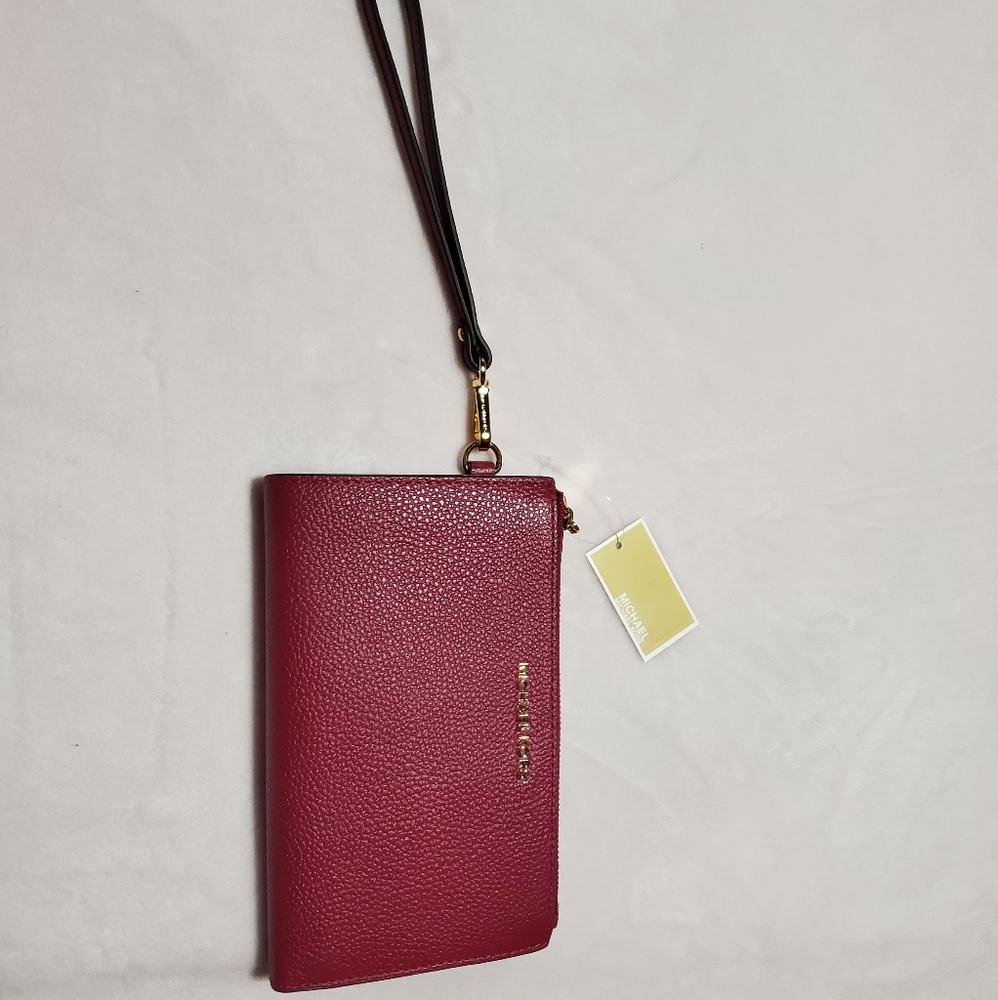 Michael kors wristlet